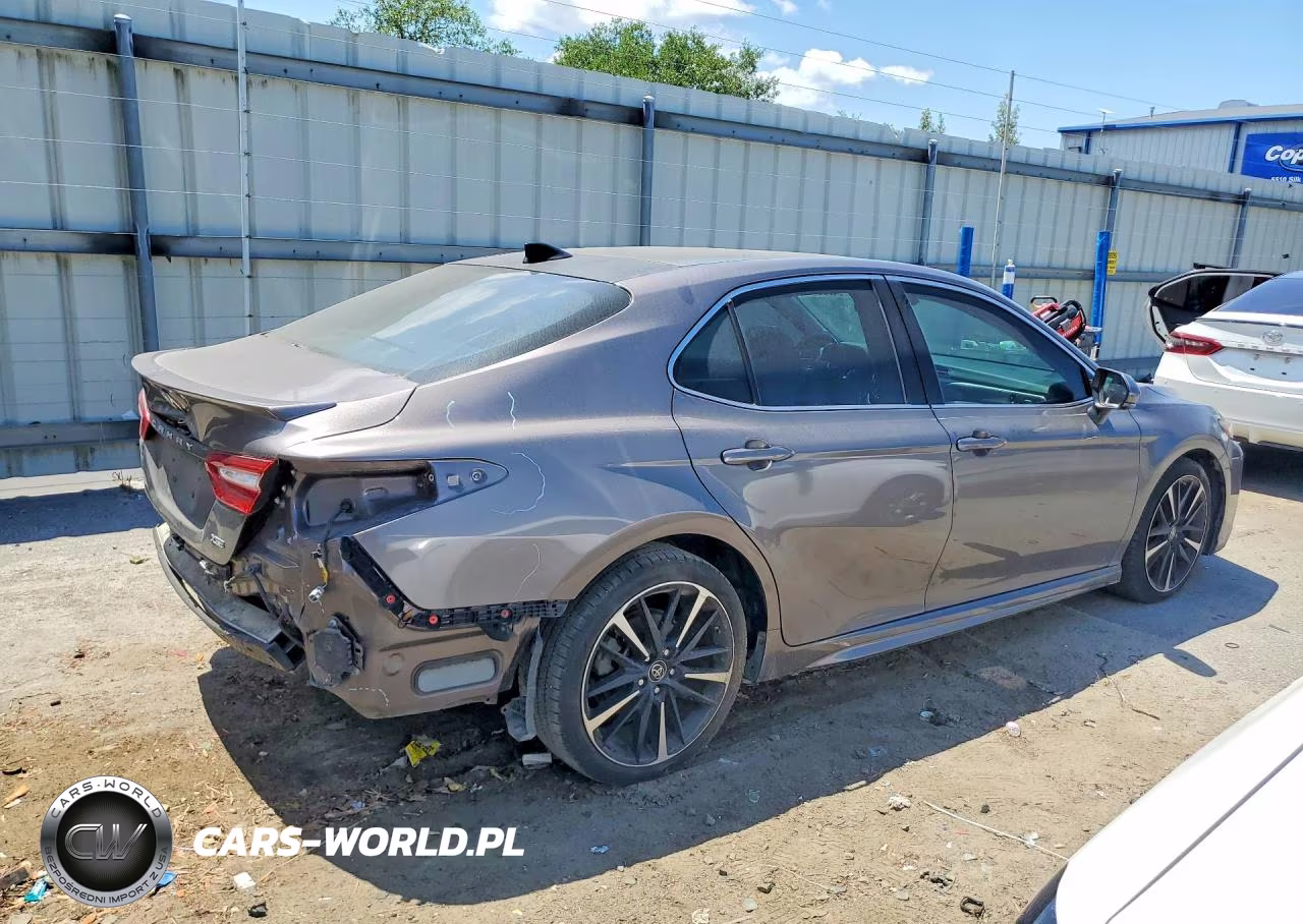 2018 Toyota Camry Xse VIN:4T1B61HK5JU089640 - 3