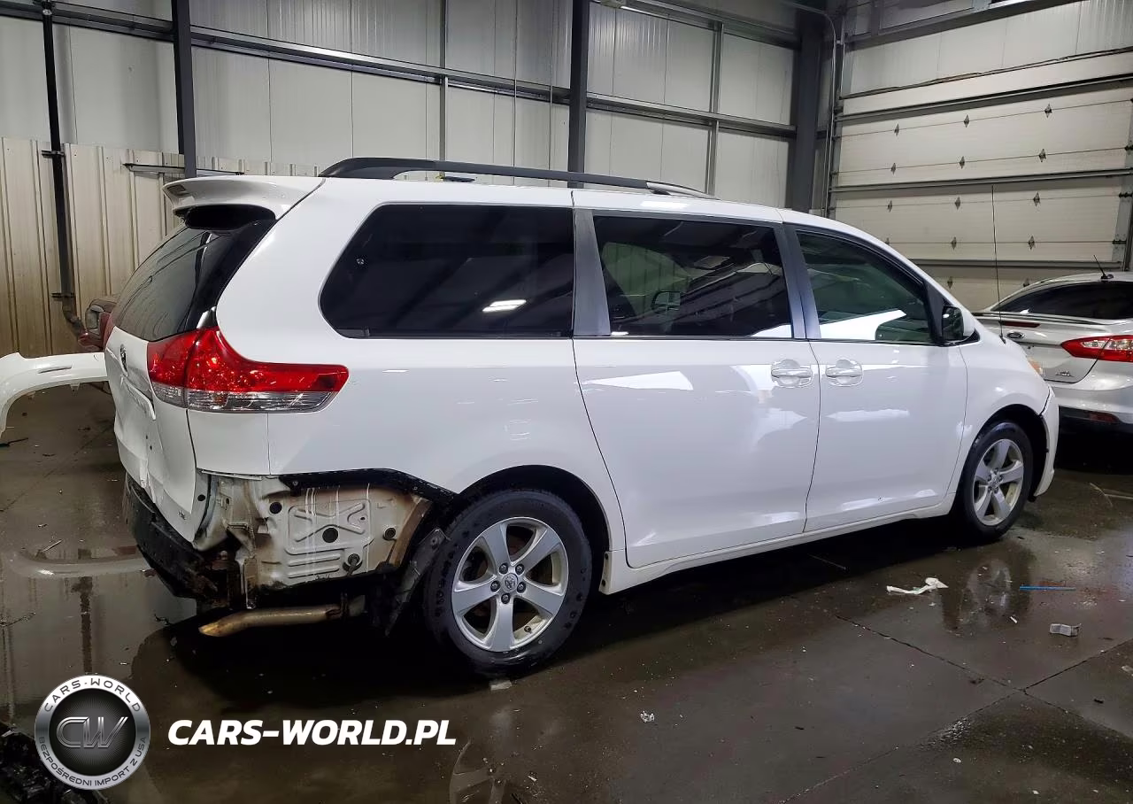 2014 Toyota Sienna Le VIN:5TDKK3DC5ES519624 - 3