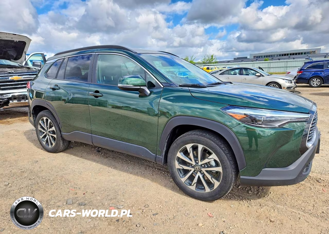 2022 Toyota Corolla Cross Xle VIN:7MUDAABG3NV042414 - 4
