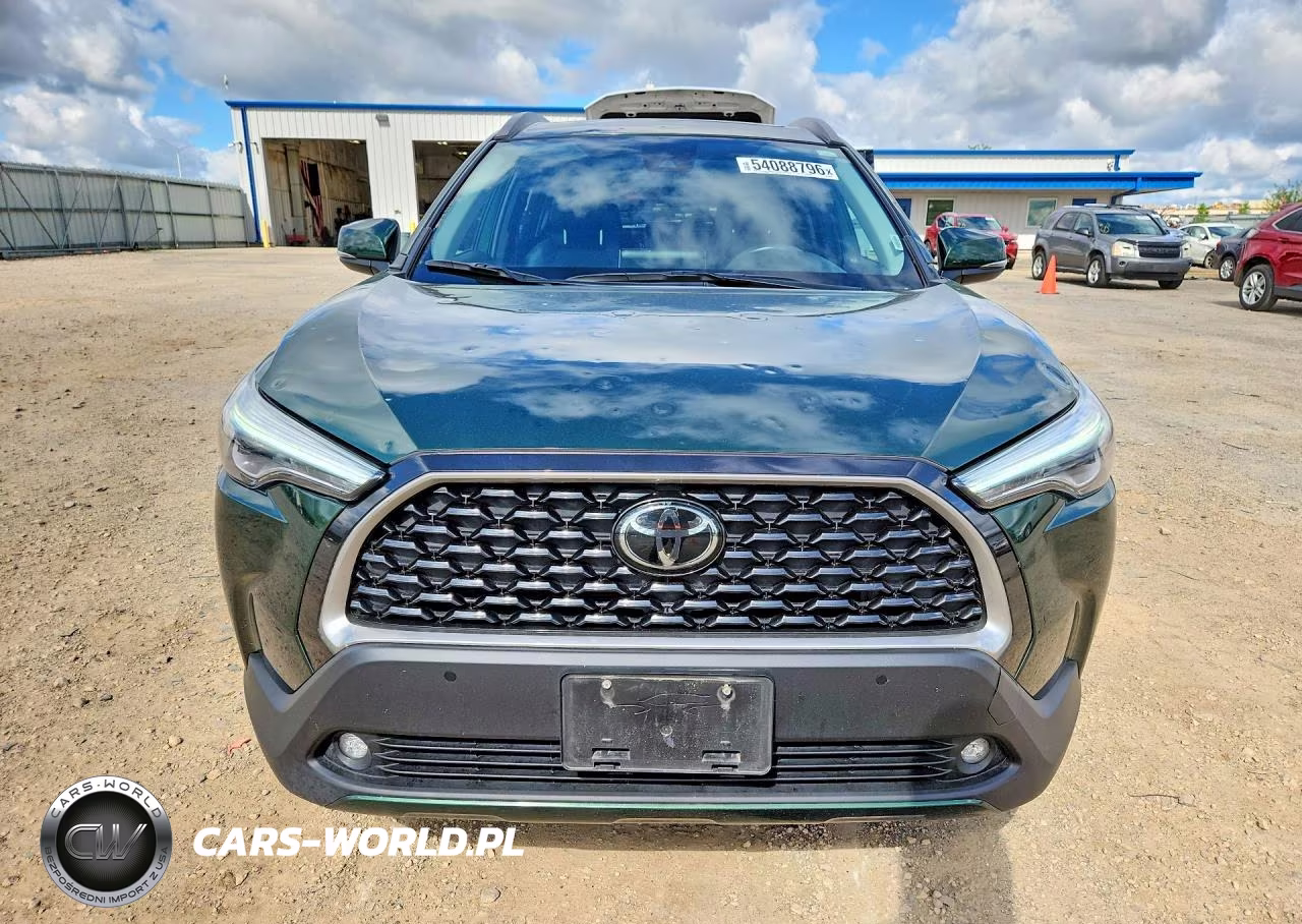 2022 Toyota Corolla Cross Xle VIN:7MUDAABG3NV042414 - 5