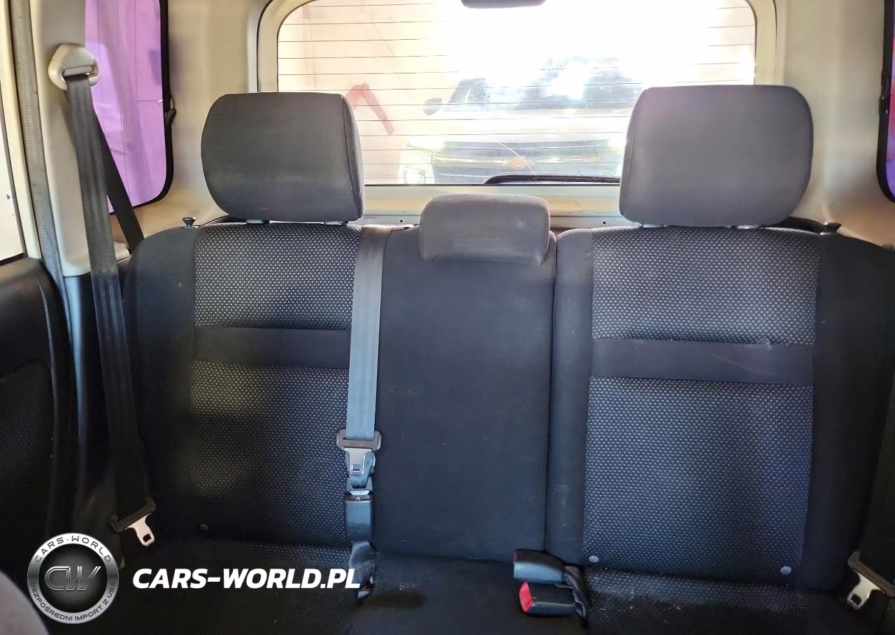 2005 Toyota Scion Xb VIN:JTLKT324350219595 - 10
