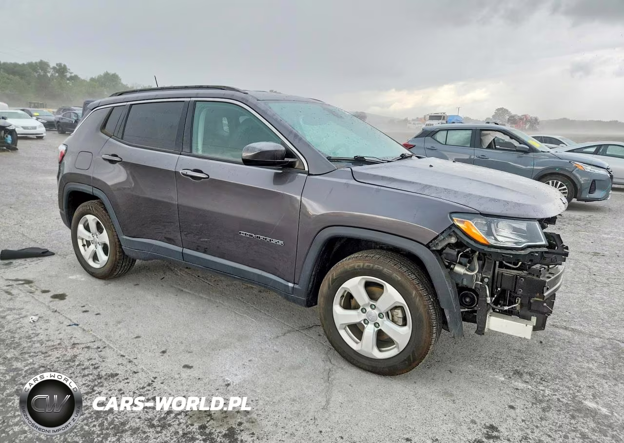 2019 Jeep Compass Latitude VIN:3C4NJCBB4KT614686 - 4