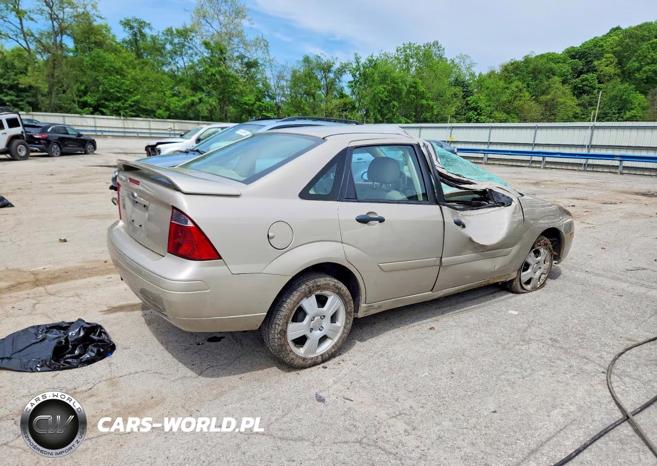 2007 Ford Focus Zx4 VIN:1FAHP34N47W346944 - 3