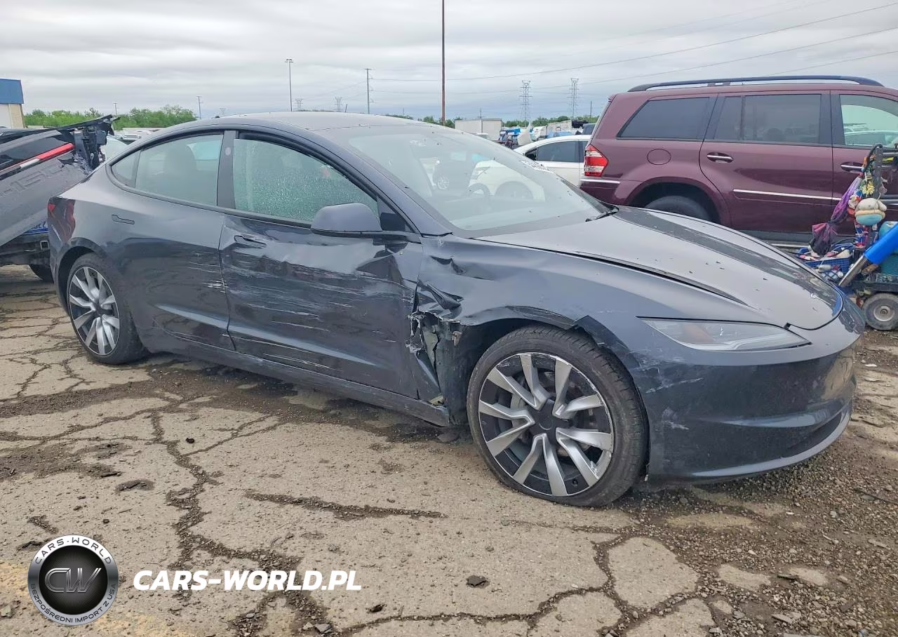 2025 Tesla Model 3 VIN:5YJ3E1EA2SF062882 - 4
