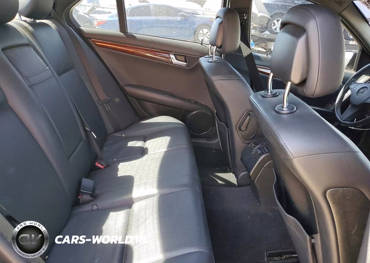 2011 Mercedes-Benz C 300 VIN:WDDGF5EB1BR137568 - 10