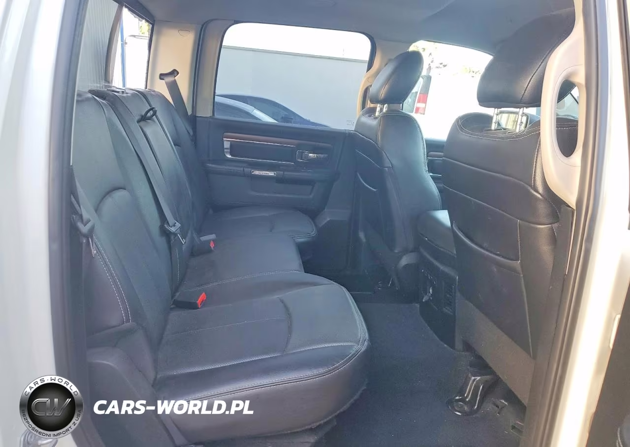 2018 Ram 1500 Laramie VIN:1C6RR7NM4JS248007 - 10