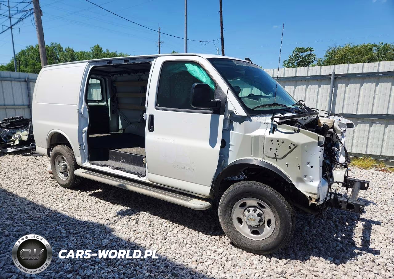 2025 Chevrolet Express 2500 Cargo Delivery Van VIN:1GCWGAFP4S1250922 - 4