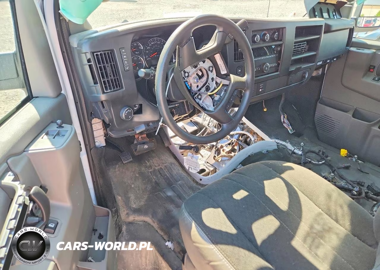 2025 Chevrolet Express 2500 Cargo Delivery Van VIN:1GCWGAFP4S1250922 - 8