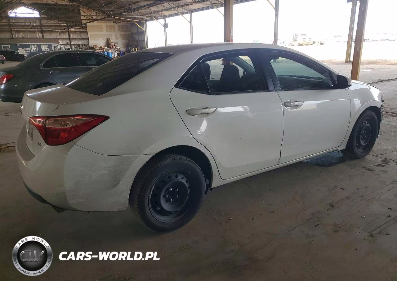 2017 Toyota Corolla Le VIN:5YFBURHE9HP686896 - 3