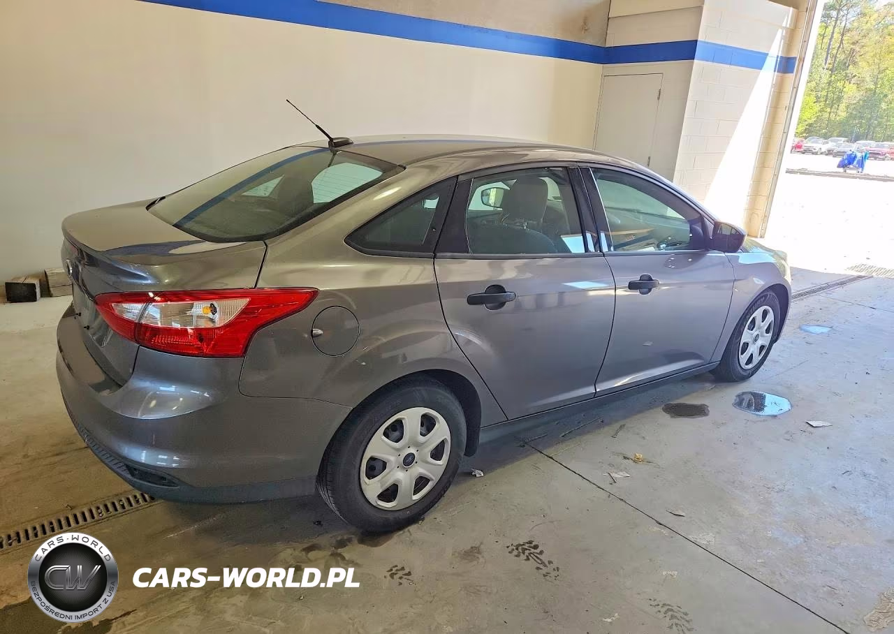 2013 Ford Focus VIN:1FADP3E27DL187689 - 3