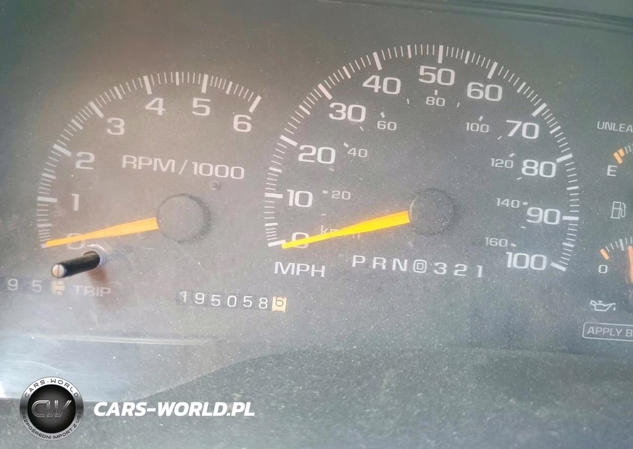 1999 Chevrolet Suburban C1500 VIN:3GNEC16R7XG143260 - 9