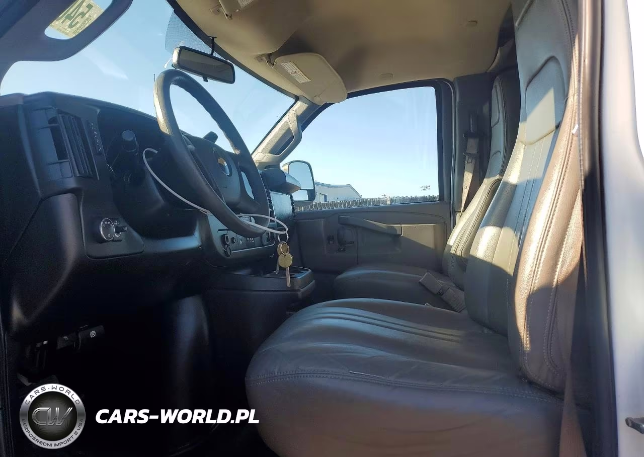 2020 Chev Express G2500 VIN:1GCWGAFP3L1218657 - 7