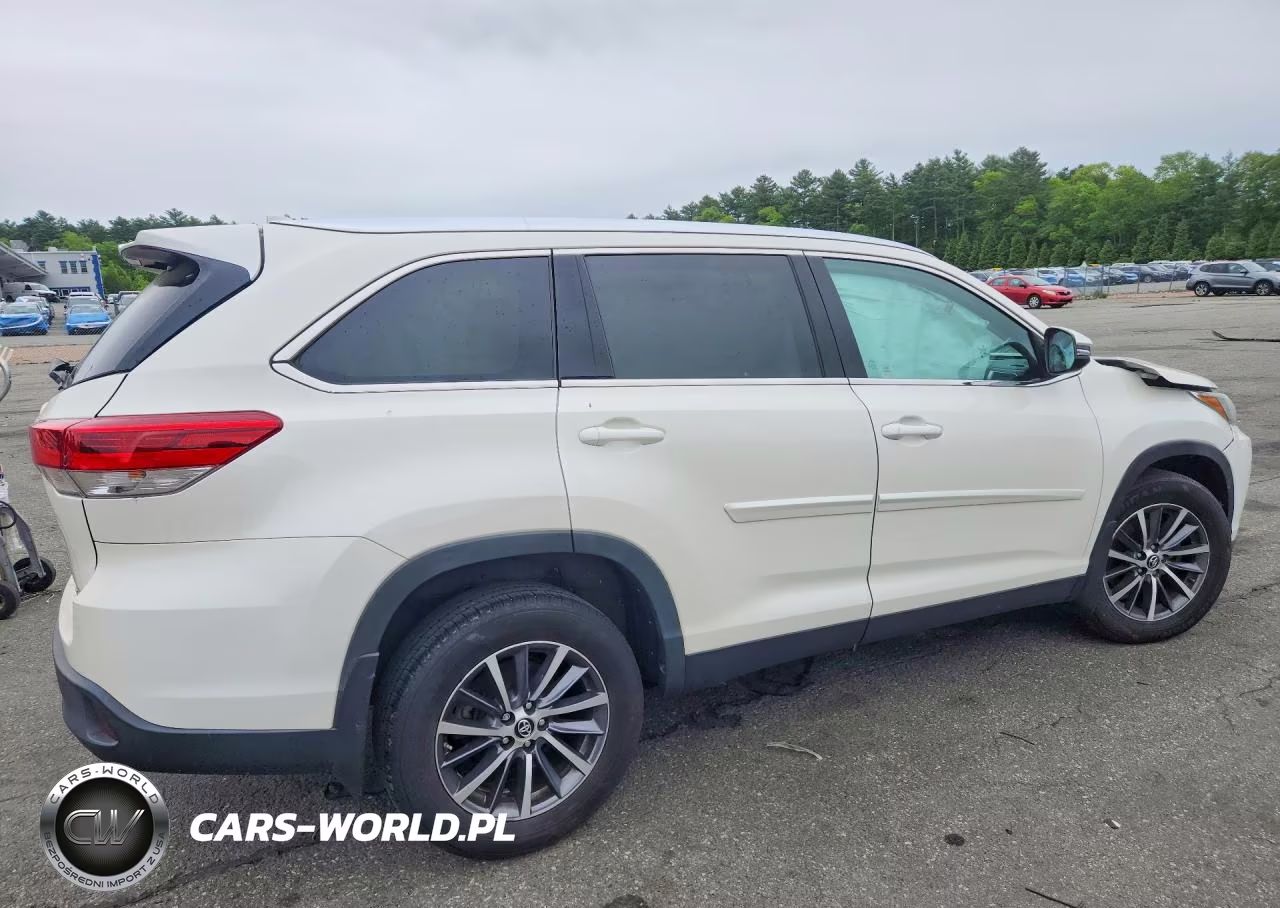 2019 Toyota Highlander Xle VIN:5TDJZRFHXKS614548 - 3