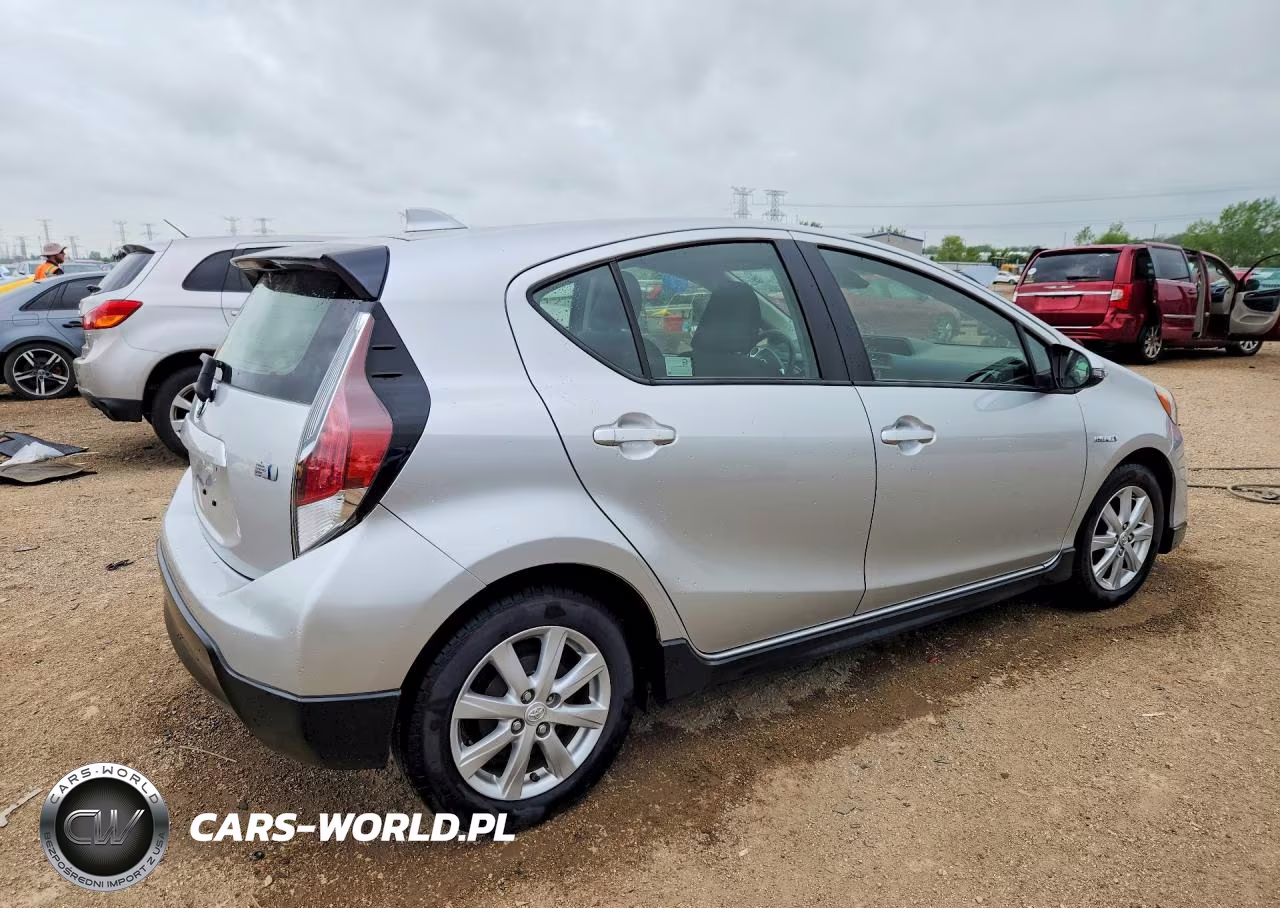 2017 Toyota Prius C Two VIN:JTDKDTB35H1592457 - 3