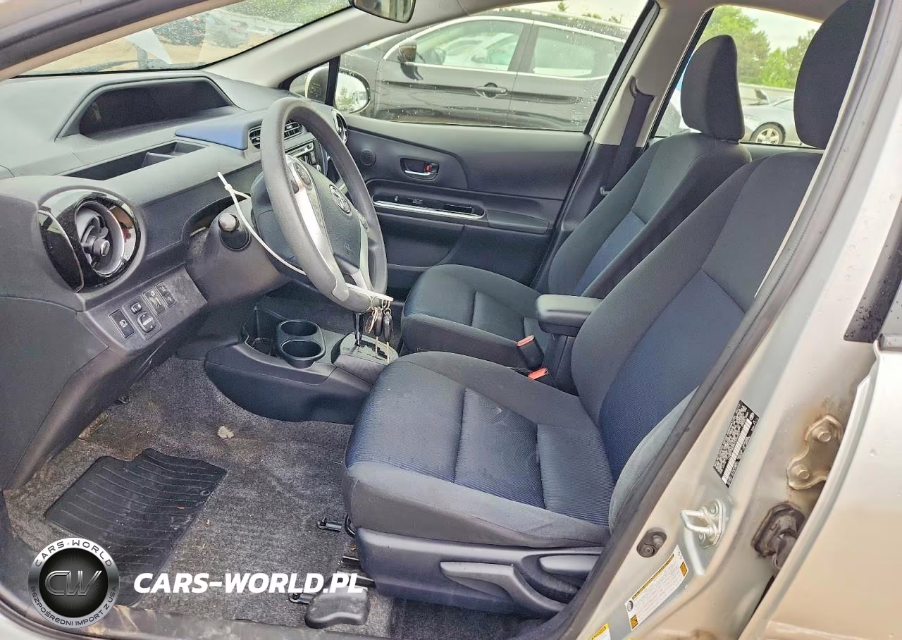 2017 Toyota Prius C Two VIN:JTDKDTB35H1592457 - 7