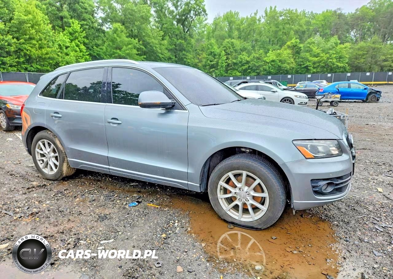 2010 Audi Q5 Premium Plus VIN:WA1LKAFPXAA023826 - 4
