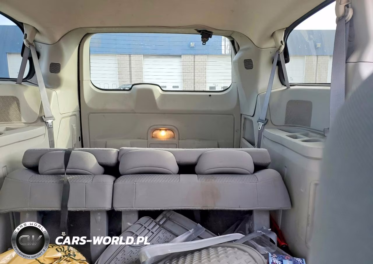 2008 Chrysler Town & Country Touring VIN:2A8HR54PX8R837121 - 10