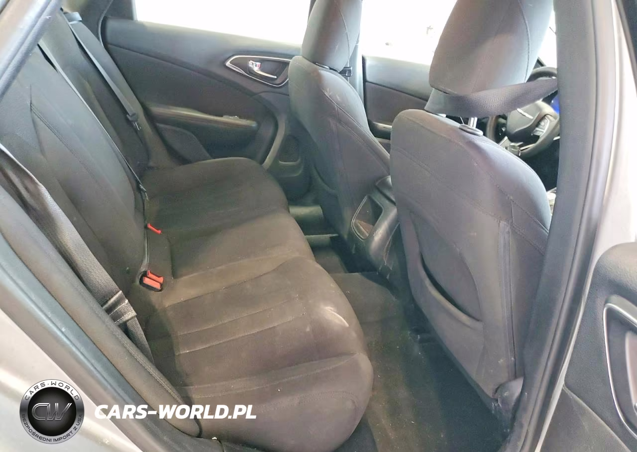 2015 Chrysler 200 Limited VIN:1C3CCCAB2FN571141 - 10