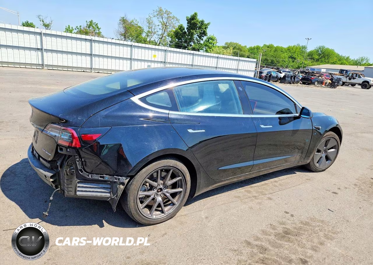 2018 Tesla Model 3 VIN:5YJ3E1EBXJF103413 - 3