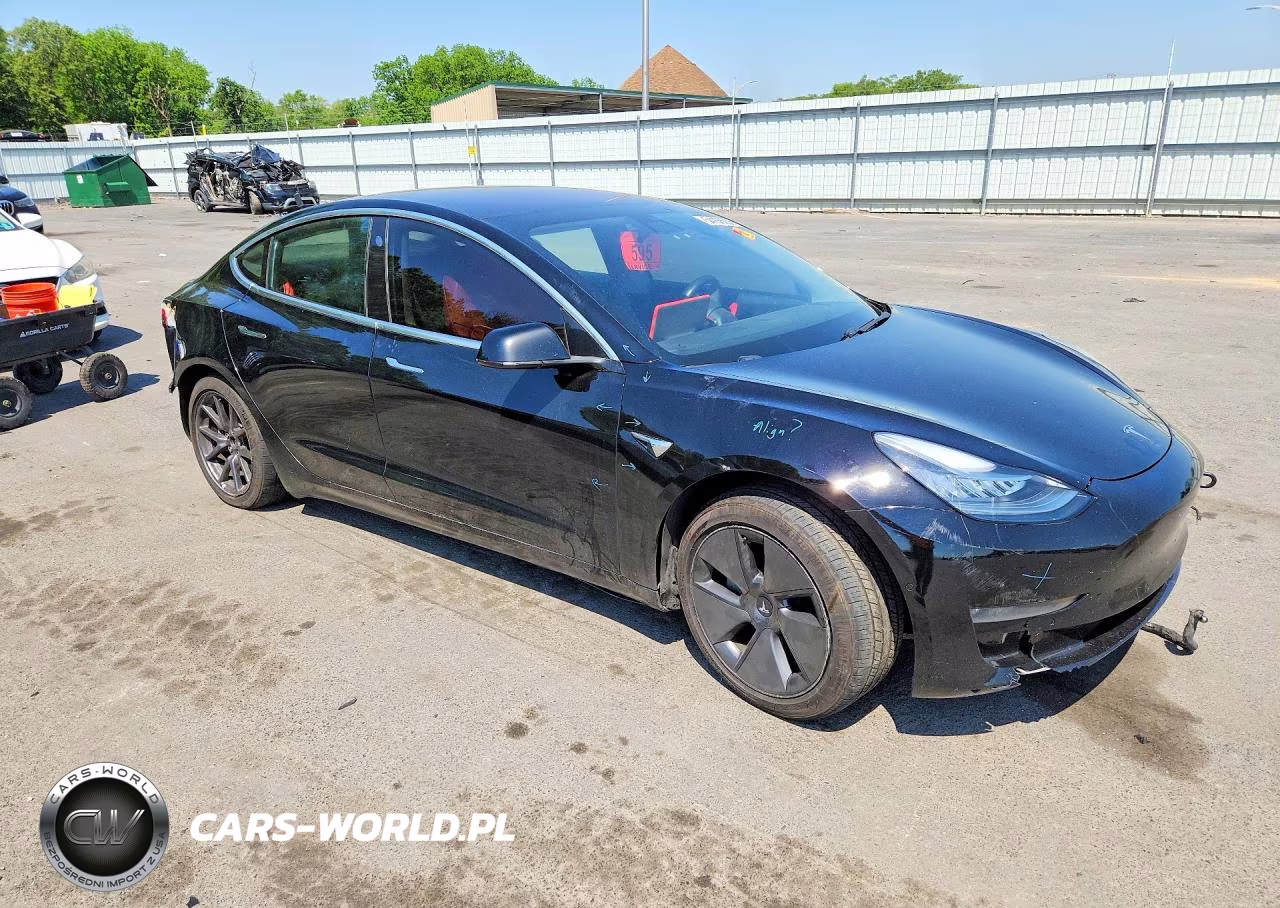 2018 Tesla Model 3 VIN:5YJ3E1EBXJF103413 - 4