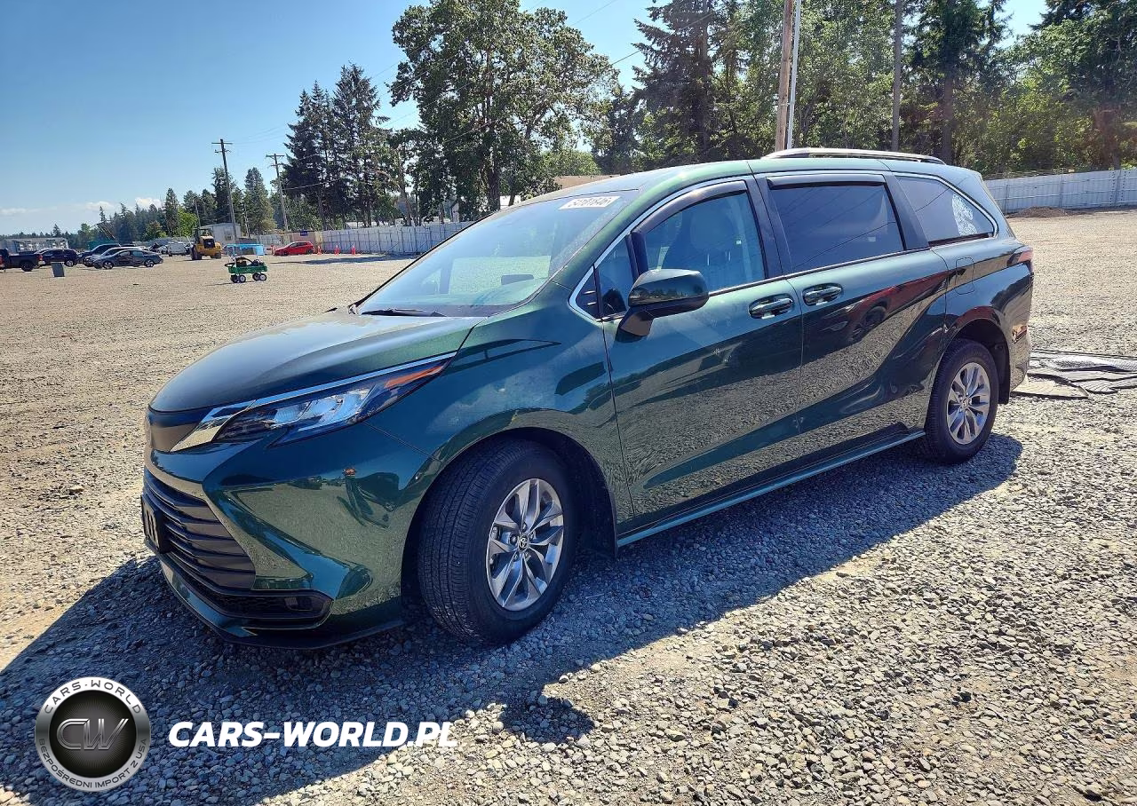 2023 Toyota Sienna Le – zdjęcie 1 z 13
