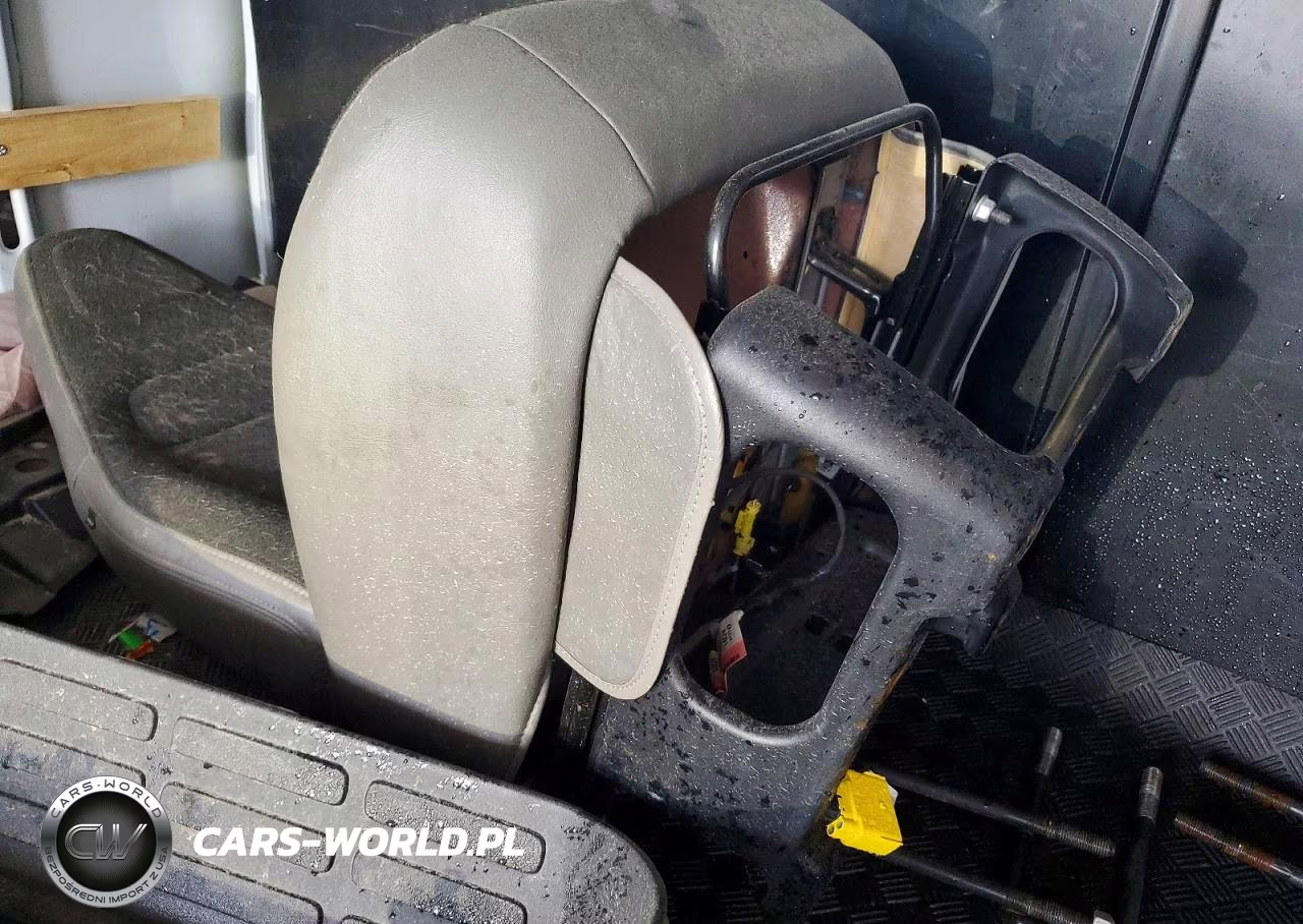 2025 Chevrolet Express G2500 VIN:1GCWGAFP9S1194010 - 12