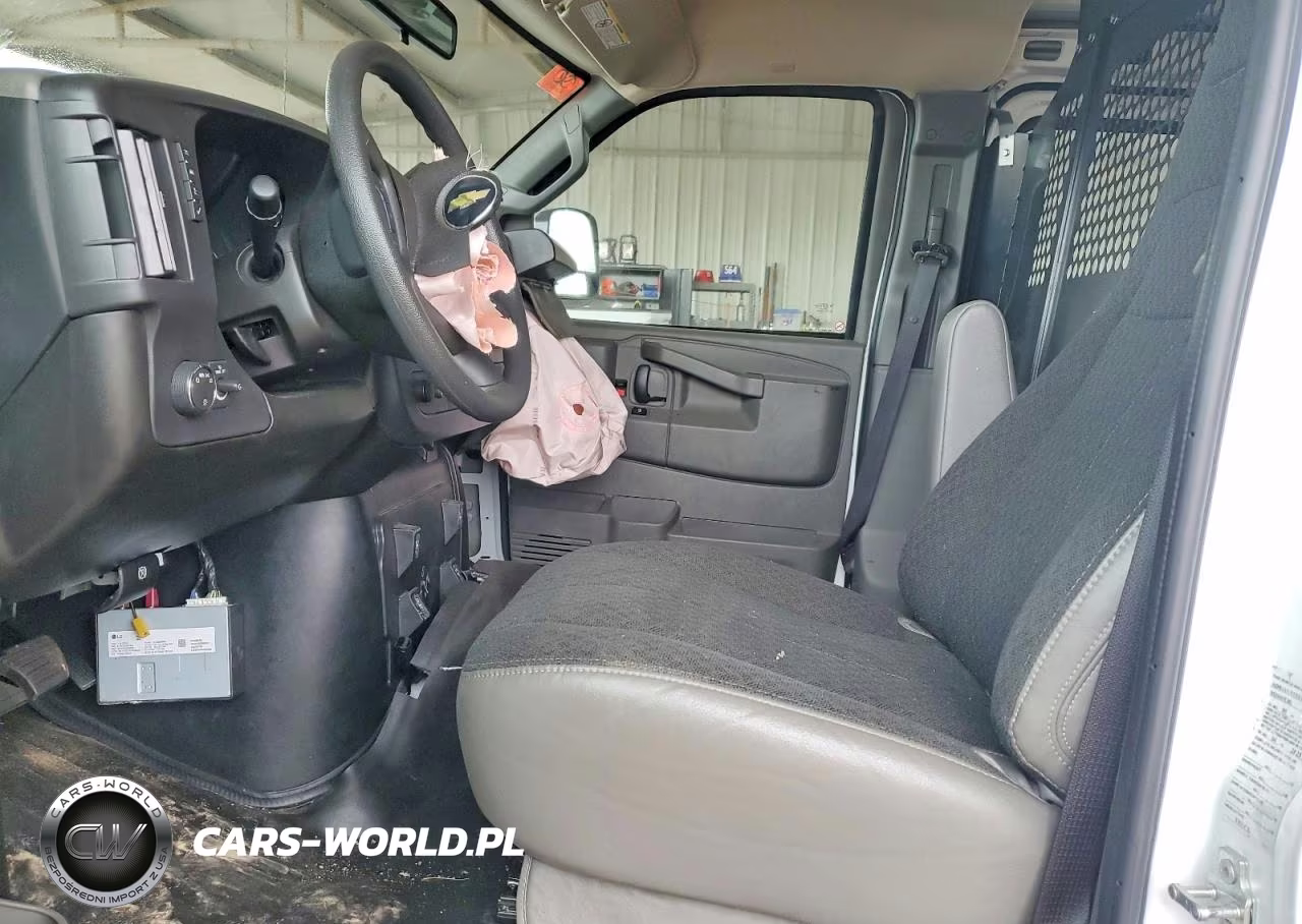 2025 Chevrolet Express G2500 VIN:1GCWGAFP9S1194010 - 7