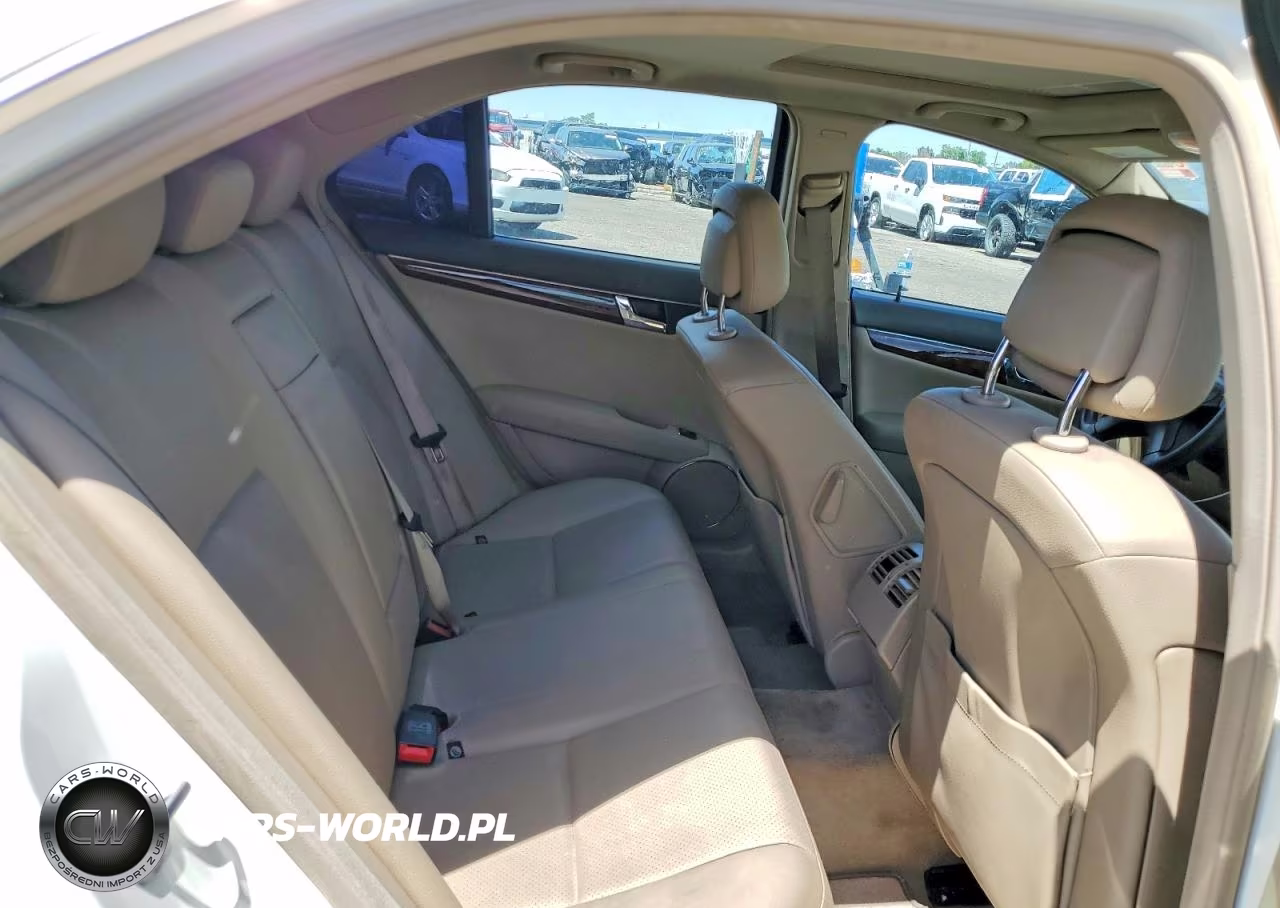 2010 Mercedes-Benz C 300 VIN:WDDGF5EB2AF360721 - 10