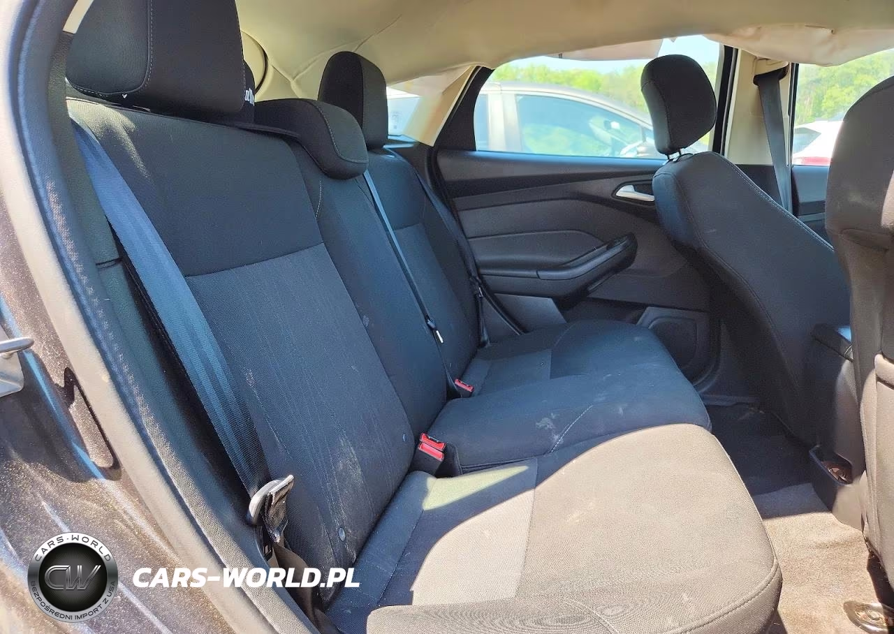 2018 Ford Focus Se VIN:1FADP3K23JL245975 - 10