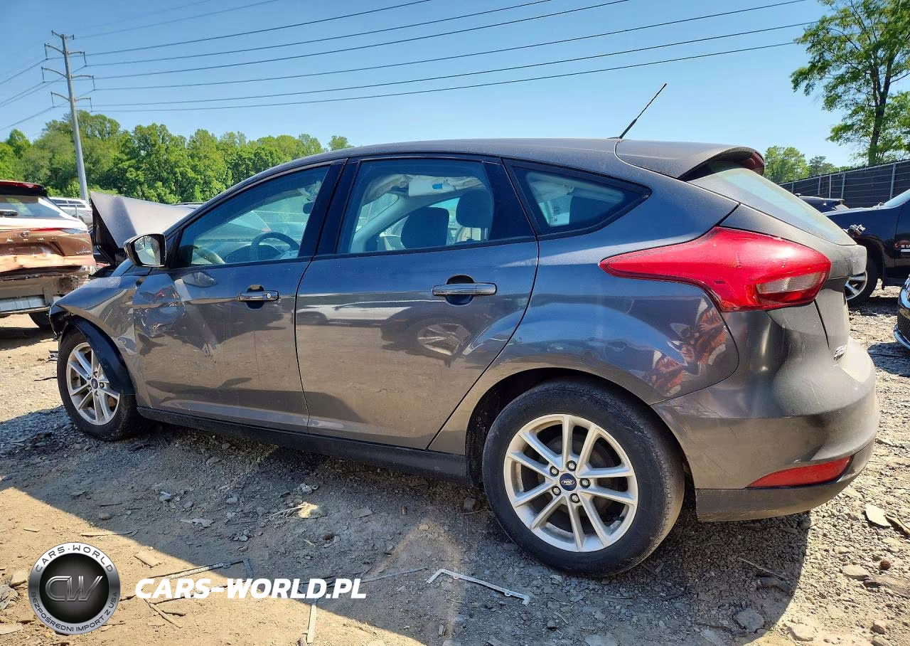 2018 Ford Focus Se VIN:1FADP3K23JL245975 - 2
