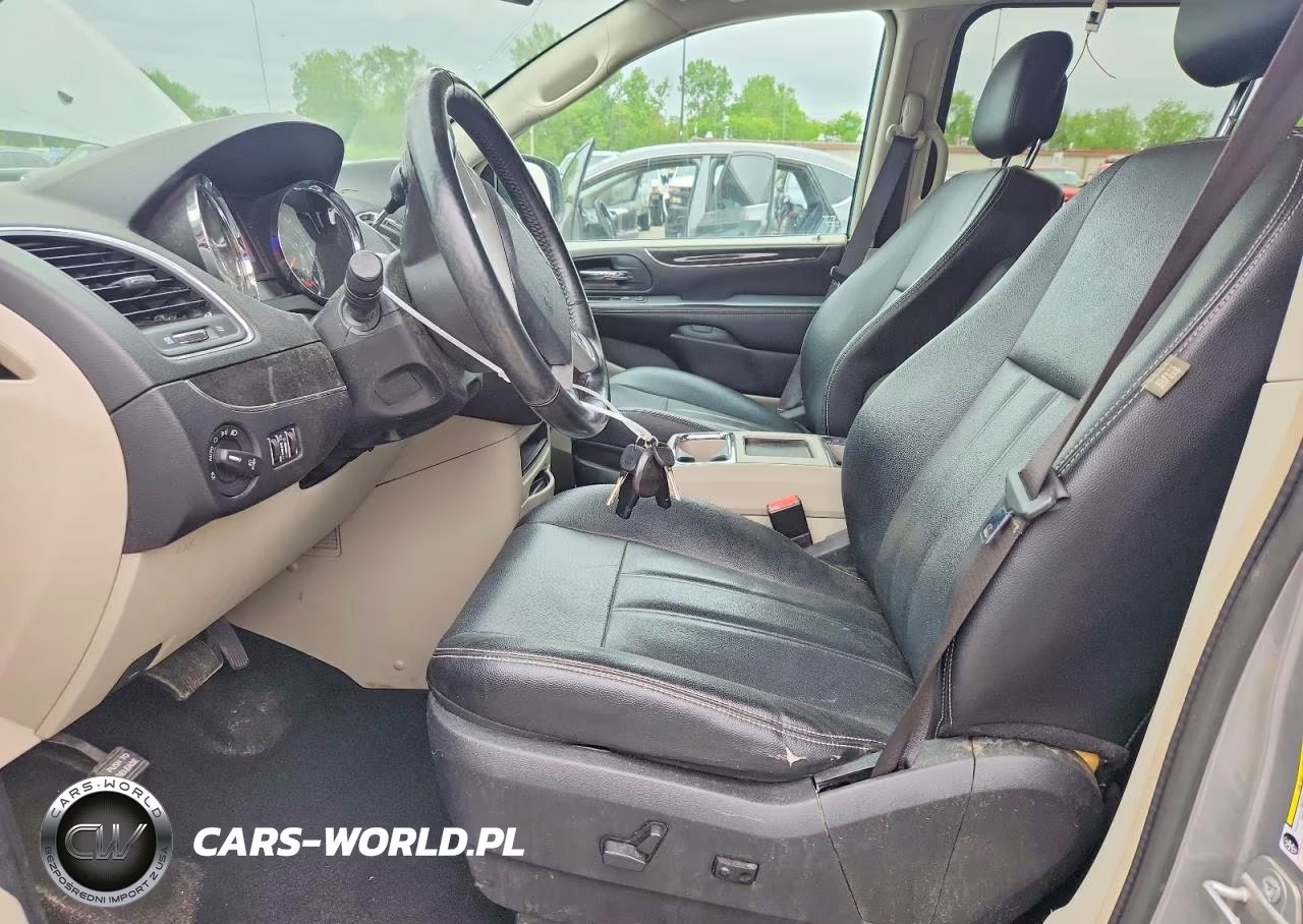 2015 Chrysler Town & Country Touring VIN:2C4RC1BG2FR582910 - 7