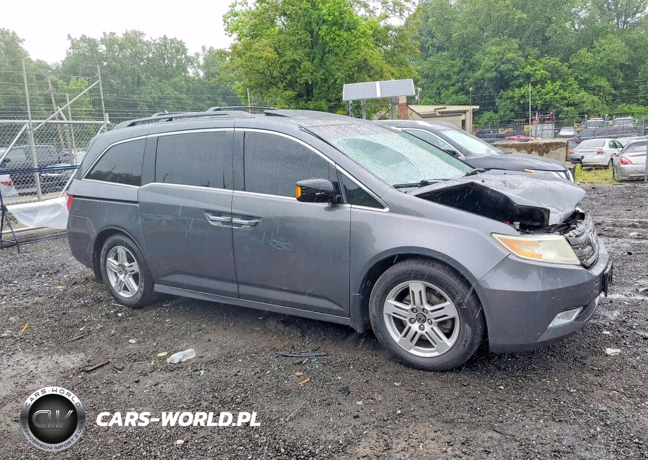 2013 Honda Odyssey Touring VIN:5FNRL5H95DB027197 - 4