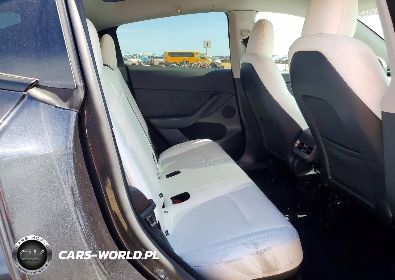 2025 Tesla Model Y VIN:7SAYGDED0SF319813 - 10