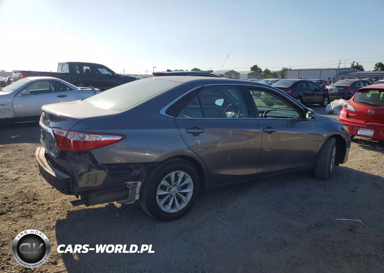 2016 Toyota Camry Le VIN:4T4BF1FK7GR553075 - 3