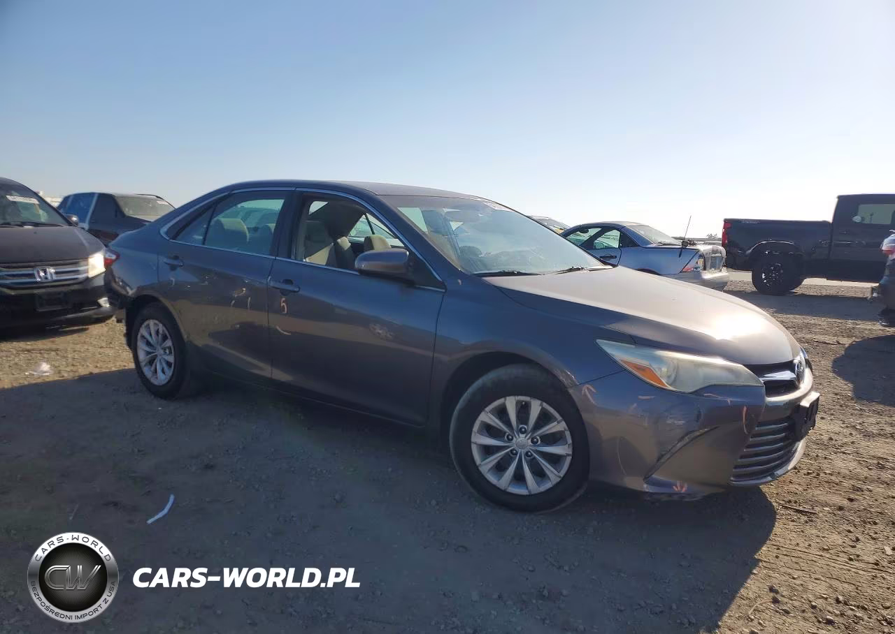 2016 Toyota Camry Le VIN:4T4BF1FK7GR553075 - 4
