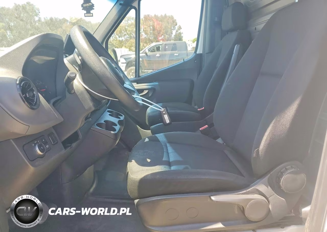 2019 Mercedes-Benz Sprinter 2500 VIN:WD4PF1CD1KP070284 - 7