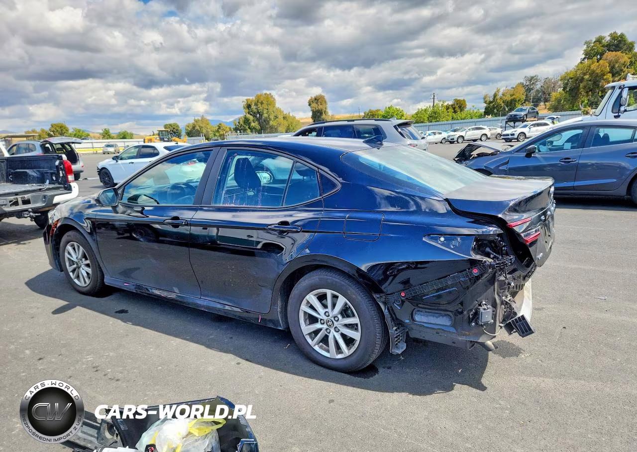 2025 Toyota Camry Le VIN:4T1DAACK2SU637870 - 2
