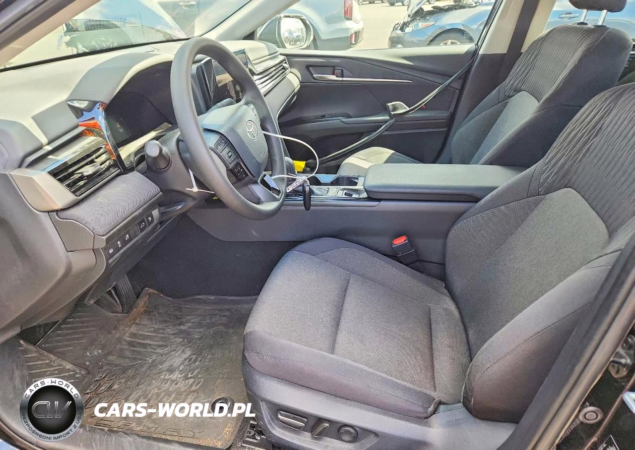 2025 Toyota Camry Le VIN:4T1DAACK2SU637870 - 7