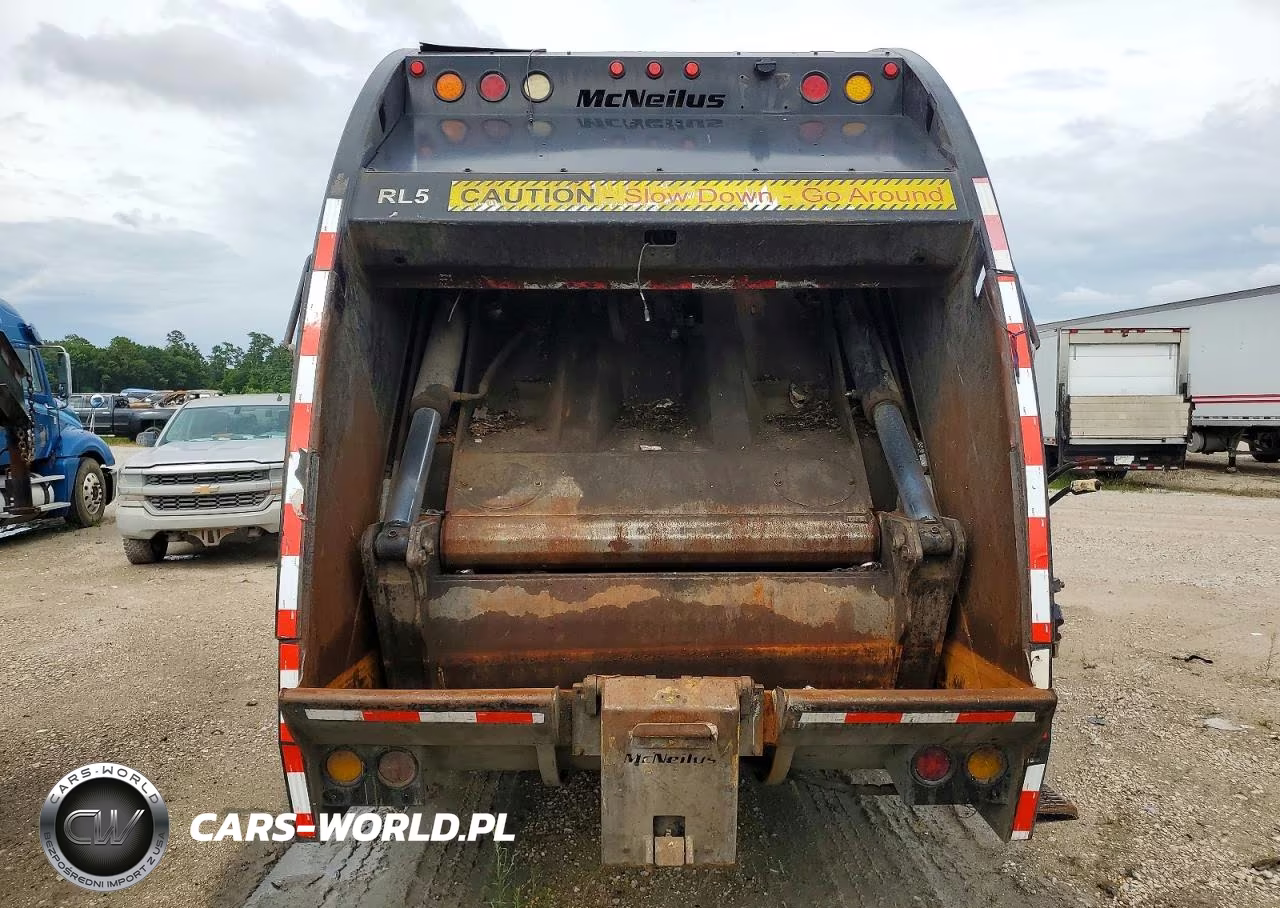 2010 Freightliner Business Class M2 Refuse Truck VIN:1FVHCYBS0ADAT6179 - 6