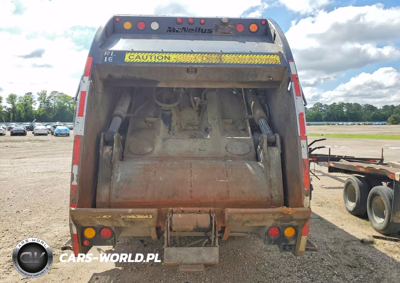 2010 Freightliner Business Class M2 Refuse Truck VIN:1FVHCYBS2ADAT6927 - 6