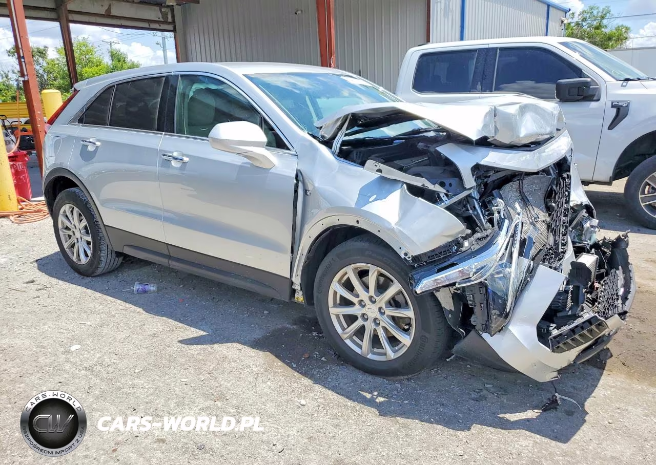2019 Cadillac Xt4 Luxury VIN:1GYAZAR44KF174122 - 4