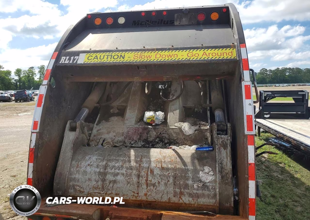 2011 Freightliner Business Class M2 Refuse Truck VIN:1FVHCYBS2BHAY0355 - 6