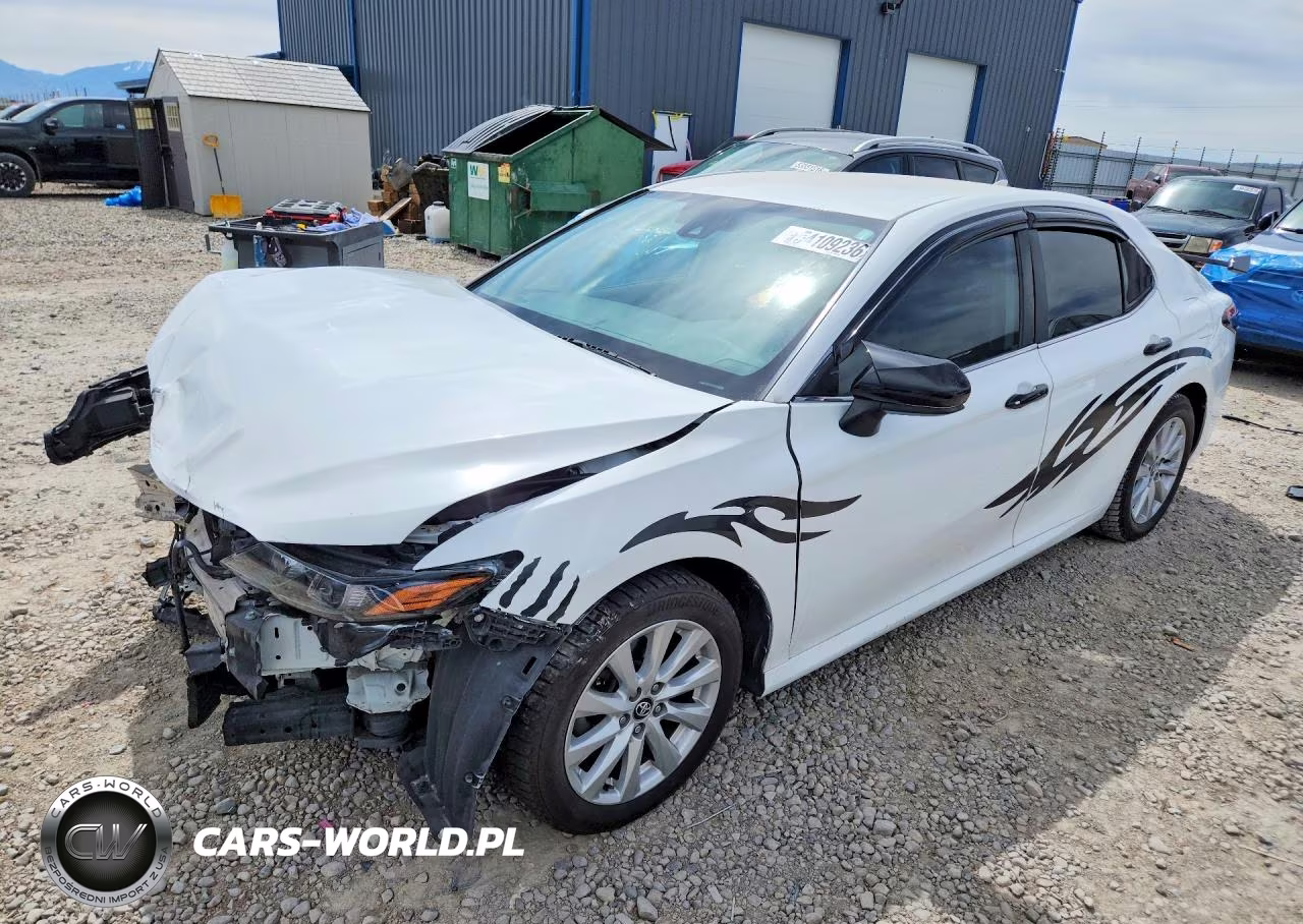 2020 Toyota Camry Le – zdjęcie 1 z 13