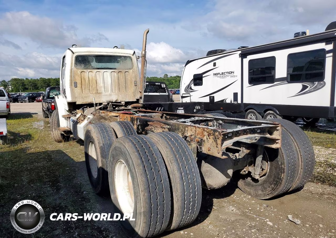 2017 Freightliner Business Class M2 Truck Cab And VIN:1FVHCYCY4HHJF4640 - 3