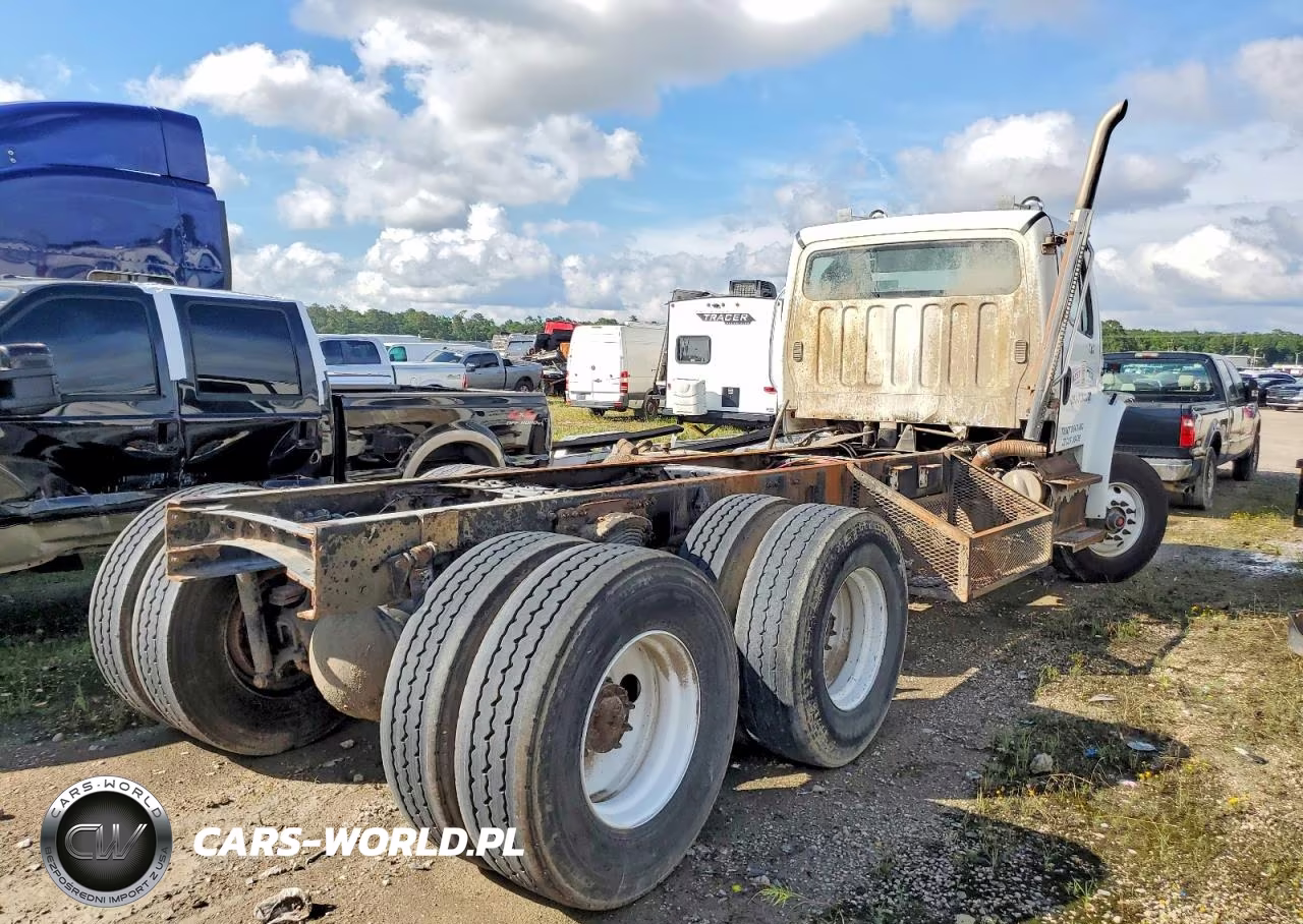 2017 Freightliner Business Class M2 Truck Cab And VIN:1FVHCYCY4HHJF4640 - 4