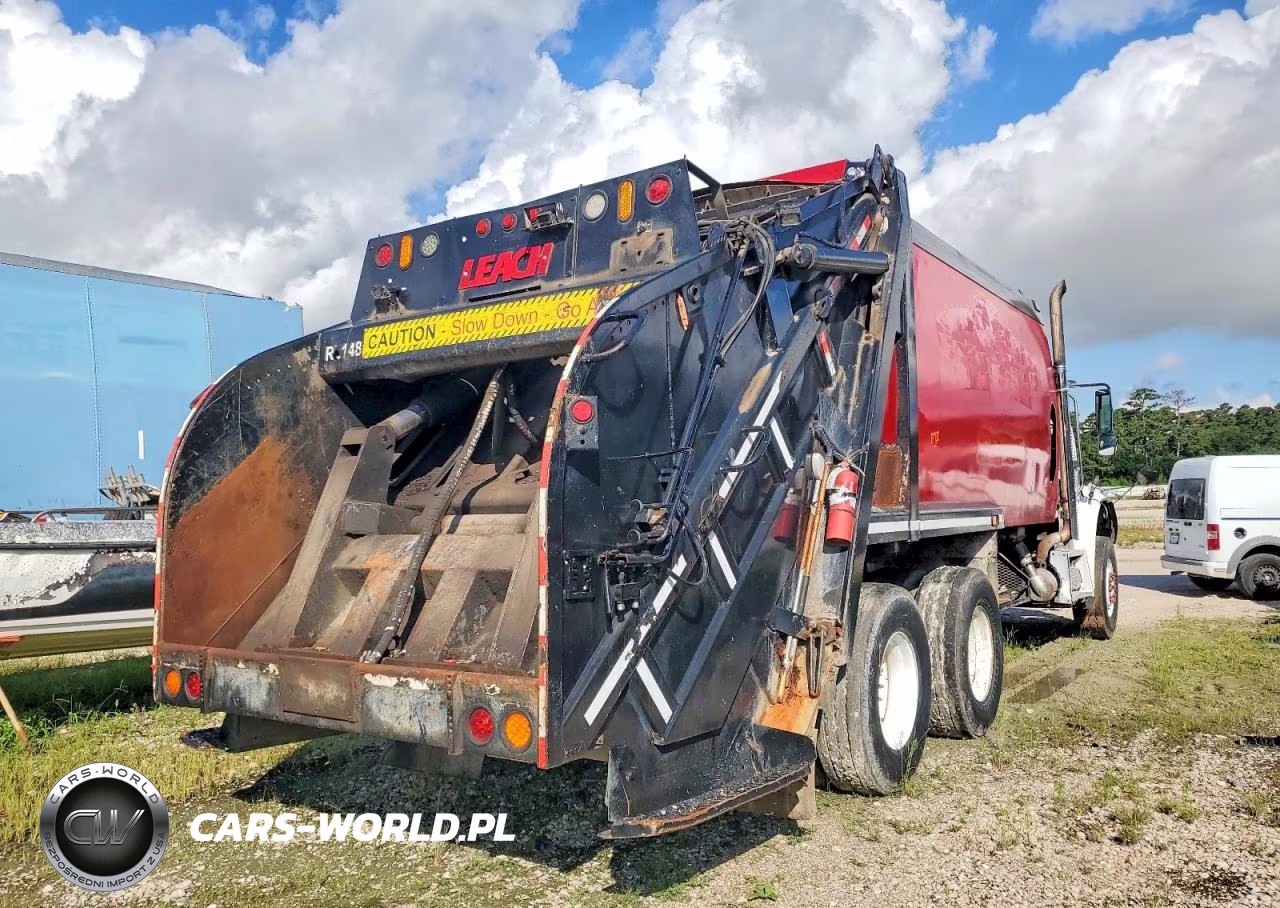 2010 Freightliner Business Class M2 Refuse Truck VIN:1FVHCYBSXAHAR0243 - 4