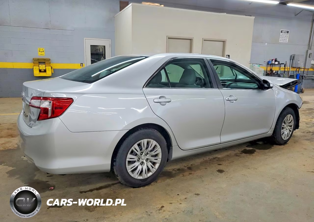 2012 Toyota Camry L VIN:4T1BF1FKXCU586401 - 3