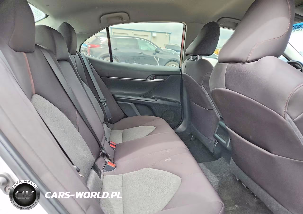 2018 Toyota Camry Le VIN:4T1B11HKXJU102915 - 10