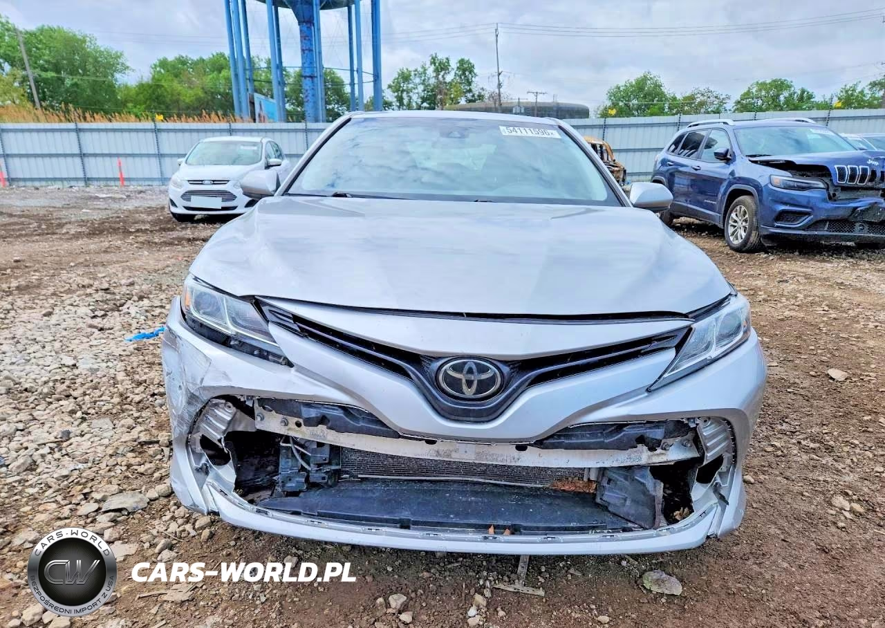 2018 Toyota Camry Le VIN:4T1B11HKXJU102915 - 5