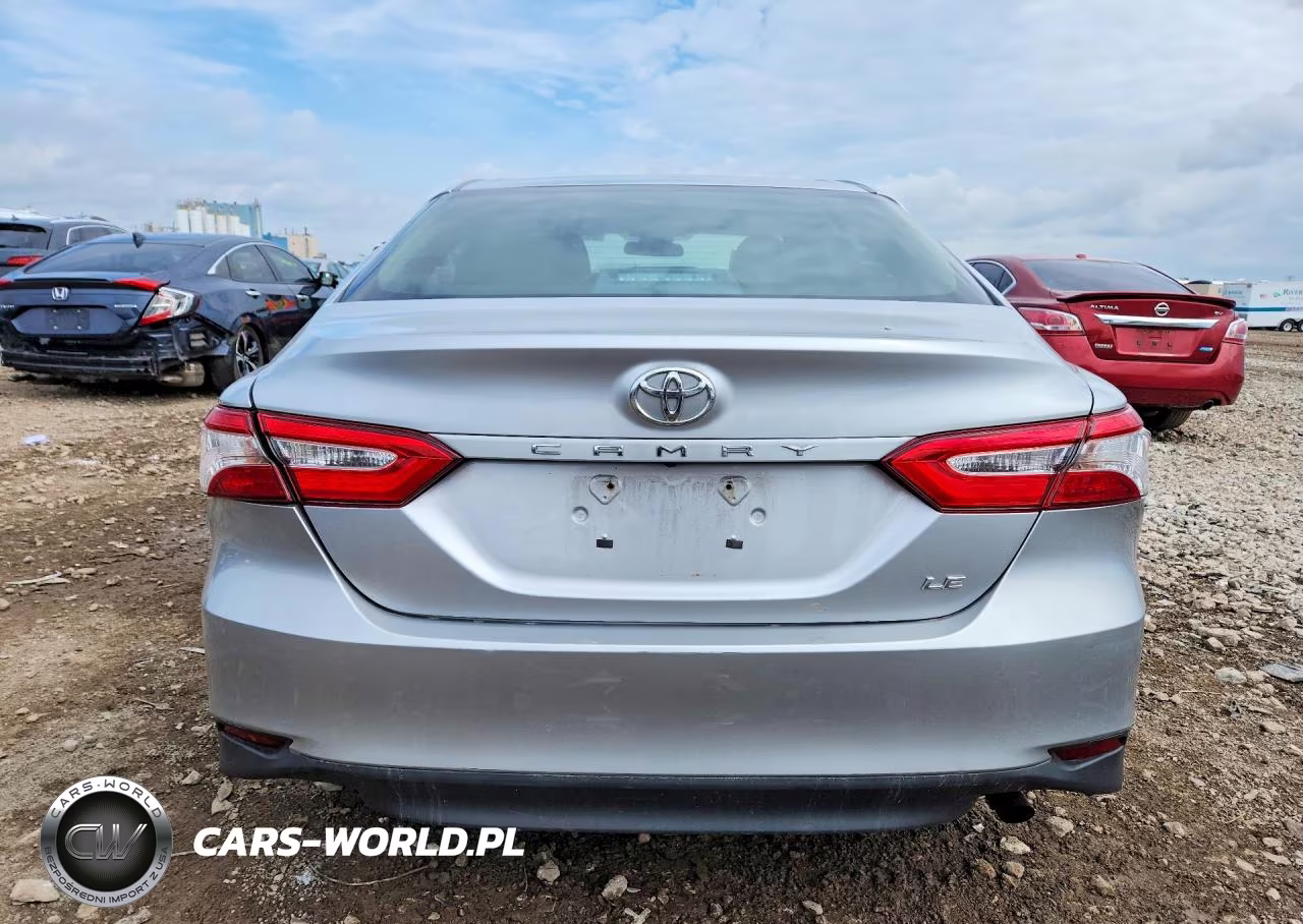 2018 Toyota Camry Le VIN:4T1B11HKXJU102915 - 6